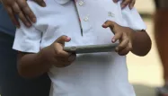 enfant smartphones écrans 1280