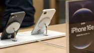 Le smartphone fait de la résistance face aux objets connectés