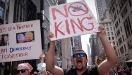 «Pas de roi en Amérique» : des milliers d'Américains dans la rue contre Donald Trump