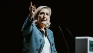 Marine Le Pen accuse Emmanuel Macron de se mettre « dans la peau d'un guerrier »