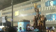 Olympique de Marseille : la statue de Bernard Tapie a été inaugurée ce vendredi devant le stade Vélodrome