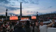 "Elle a fait un match de fou" : Loïs Boisson électrise la fanzone de Roland-Garros, place de la Concorde