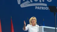 Devant l'extrême droite européenne, Marine Le Pen charge l'Union européenne, un "empire marchand, wokiste, ultralibéral".