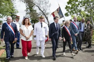 Manuel Valls chahuté au début de sa visite en Nouvelle-Calédonie
