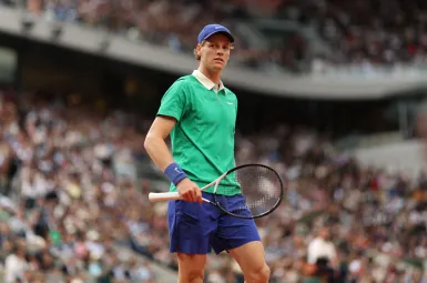 EN DIRECT - Roland-Garros : Jannik Sinner a pris le premier set face à Novak Djokovic