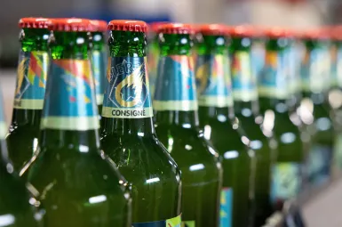 Écologie : la consigne en verre revient dans quatre régions de l'Ouest et du Nord de la France
