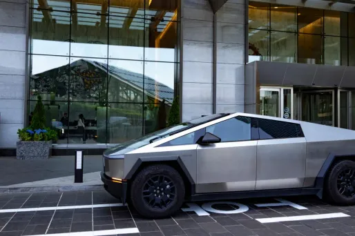 Wall Street: Tesla chute de plus de 8% après la passe d'armes entre Musk et Trump